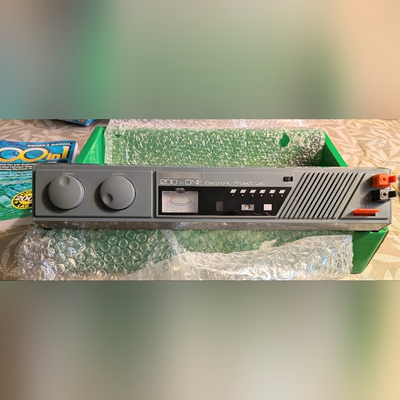 200 In 1 Electronic Lab - Learn Basics Of Circuits. New In Box - Picture 3 of 5